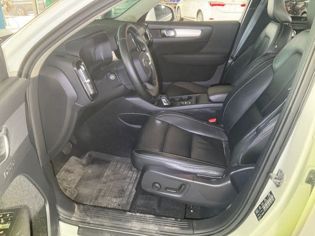 2018 VOLVO XC40 T4 2.0l 9.7萬公里 ACC 汽油 NT$350,000有第三方認證，無待修、無泡水、無事故、三大保固   LINE:PT0974   #汽車#中古車#新車#原廠#代理商#貿易商#新古車#買車#賣車#  第4張相片