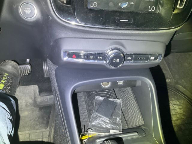 2018 VOLVO XC40 T4 2.0l 9.7萬公里 ACC 汽油 NT$350,000有第三方認證，無待修、無泡水、無事故、三大保固   LINE:PT0974   #汽車#中古車#新車#原廠#代理商#貿易商#新古車#買車#賣車#  第8張相片