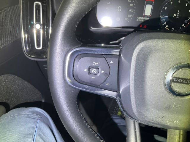 2018 VOLVO XC40 T4 2.0l 9.7萬公里 ACC 汽油 NT$350,000有第三方認證，無待修、無泡水、無事故、三大保固   LINE:PT0974   #汽車#中古車#新車#原廠#代理商#貿易商#新古車#買車#賣車#  第10張相片