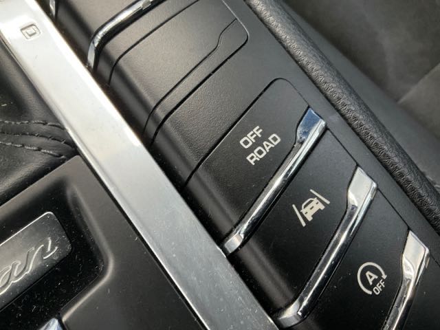 2017 Porsche macan 2.0l 7.7萬公里 NT$700,000 有第三方認證，無待修、無泡水、無事故、三大保固   LINE:PT0974   #汽車#中古車#新車#原廠#代理商#貿易商#新古車#買車#賣車#五股#新北市  第8張相片