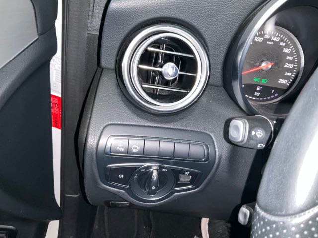 2018 BENZ GLC250 2.0L 9.2萬公里 總代理 NT$730,000 有第三方認證，無待修、無泡水、無事故、三大保固   腳踢尾門、天窗、後視鏡盲點、摸門、環景  LINE:PT0974  #汽車#中古車#新車#二手車#車  第6張相片