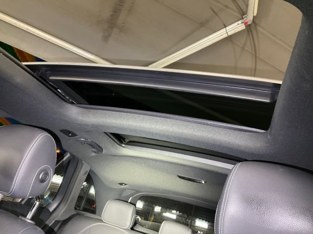 2018 BENZ GLC250 2.0L 9.2萬公里 總代理 NT$730,000 有第三方認證，無待修、無泡水、無事故、三大保固   腳踢尾門、天窗、後視鏡盲點、摸門、環景  LINE:PT0974  #汽車#中古車#新車#二手車#車  第7張相片