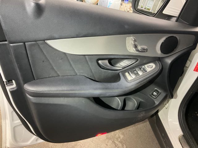 2018 BENZ GLC250 2.0L 9.2萬公里 總代理 NT$730,000 有第三方認證，無待修、無泡水、無事故、三大保固   腳踢尾門、天窗、後視鏡盲點、摸門、環景  LINE:PT0974  #汽車#中古車#新車#二手車#車  第8張相片