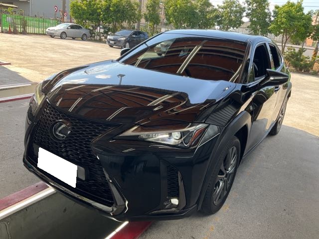 2019 Lexus ux200 f版 2.0l 10.3萬公里 acc NT$530,000 有第三方認證，無待修、無泡水、無事故、三大保固   LINE:PT0974   #汽車#中古車#新車#原廠#代理商#貿易商#新古車#買車#賣車  第1張相片