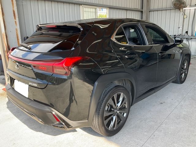 2019 Lexus ux200 f版 2.0l 10.3萬公里 acc NT$530,000 有第三方認證，無待修、無泡水、無事故、三大保固   LINE:PT0974   #汽車#中古車#新車#原廠#代理商#貿易商#新古車#買車#賣車  第2張相片