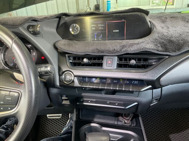 2019 Lexus ux200 f版 2.0l 10.3萬公里 acc NT$530,000 有第三方認證，無待修、無泡水、無事故、三大保固   LINE:PT0974   #汽車#中古車#新車#原廠#代理商#貿易商#新古車#買車#賣車  第8張相片