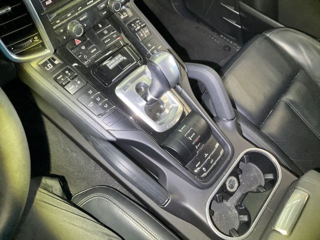 2012 PORSCHE Cayenne 油電 3.0l 8.7萬公里 NT$500,000 有第三方認證，無待修、無泡水、無事故、三大保固   LINE:PT0974   #汽車#中古車#新車#原廠#代理商#貿易商#新古車#買車#賣車  第10張相片