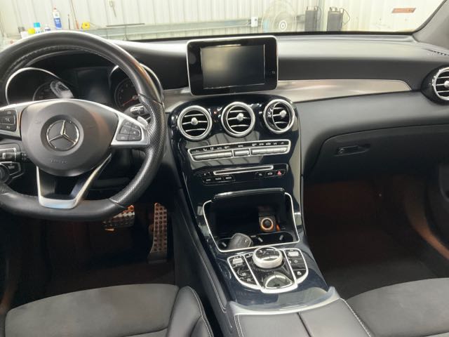 2017 BENZ GLC250 2.0l 12.4萬公里 天窗 沒acc可加裝，4wd NT$680,000 有第三方認證，無待修、無泡水、無事故、三大保固   LINE:PT0974   #汽車#中古車#新車#原廠#代理商#貿易商  第2張相片