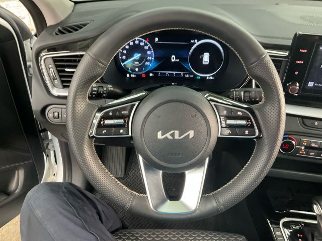 2023 Kia ceed sw 1.5l 油電 2.1萬公里 acc 旅行車 NT$530,000 有第三方認證，無待修、無泡水、無事故、三大保固   LINE:PT0974   #汽車#中古車#新車#原廠#代理商#貿易商#新古車#買車  第5張相片
