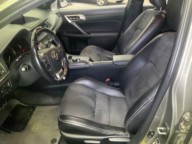 2016 LEXUS CT200h 1.8l 11.7萬公里 F菁英版 NT$300,000 有第三方認證，無待修、無泡水、無事故、三大保固   LINE:PT0974   #汽車#中古車#新車#原廠#代理商#貿易商#新古車#買車#賣車  第2張相片