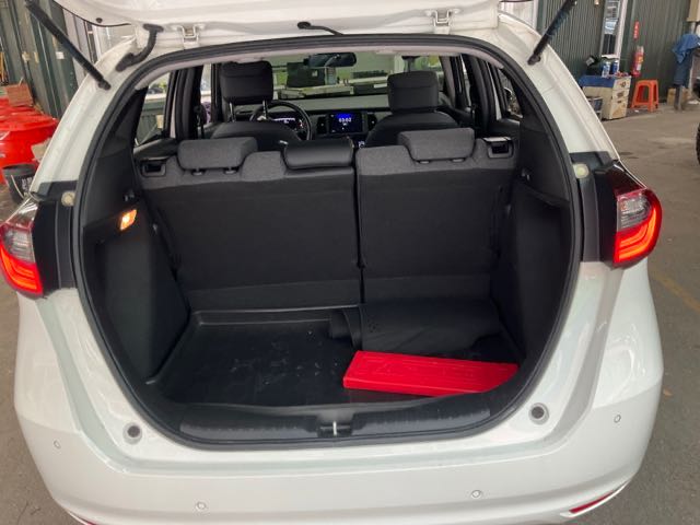 2021 HONDA FIT 1.5l 6.9萬公里 汽油版 NT$330,000 有第三方認證，無待修、無泡水、無事故、三大保固   LINE:PT0974   #汽車#中古車#新車#原廠#代理商#貿易商#新古車#買車#賣車#五股#新北市  第8張相片