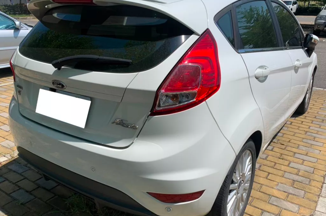 Ford Fiesta 2014款 自排 1.1L以下  (聯繫資訊 Line ID: a0926068370)  第5張相片