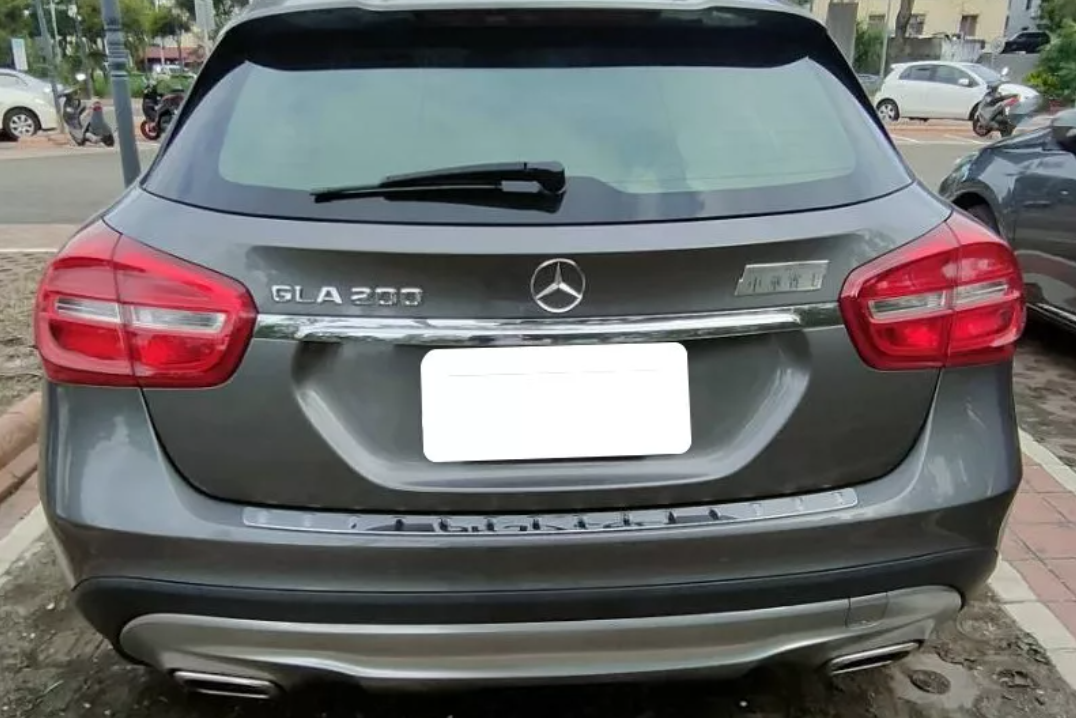 Mercedes-Benz GLA GLA200 2015款 手自排 1.6L  (聯繫資訊 Line ID: a0926068370)  第6張相片