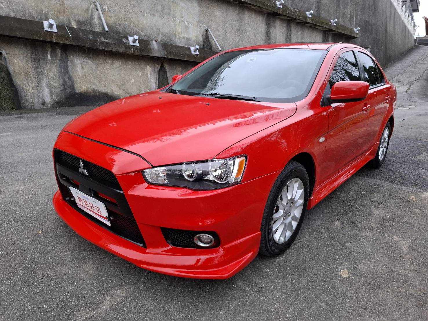 2013年勁動型7代小改款MITSUBISHI LANCER  io 貸款專辦 強力過件洽:0912-423-585 宋小姐🥰LINE goo5168  第1張相片