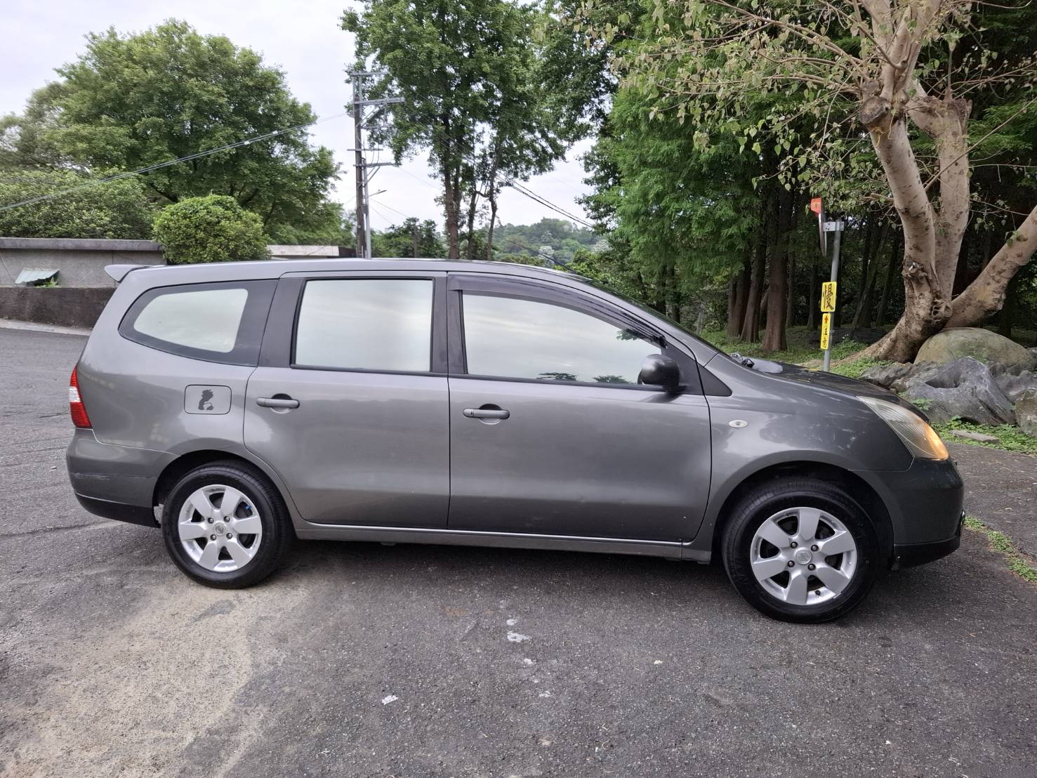 2011年NISSAN LIVINA 1.8 省油7人座車 實用便宜超大空間~網路驚喜價 想跑市場做個小生意經濟實惠 要買要快 歡迎來電預約賞車💗LINE goo5168 💗洽0912-423-585 宋小姐貸款專辦 強力過件  第11張相片