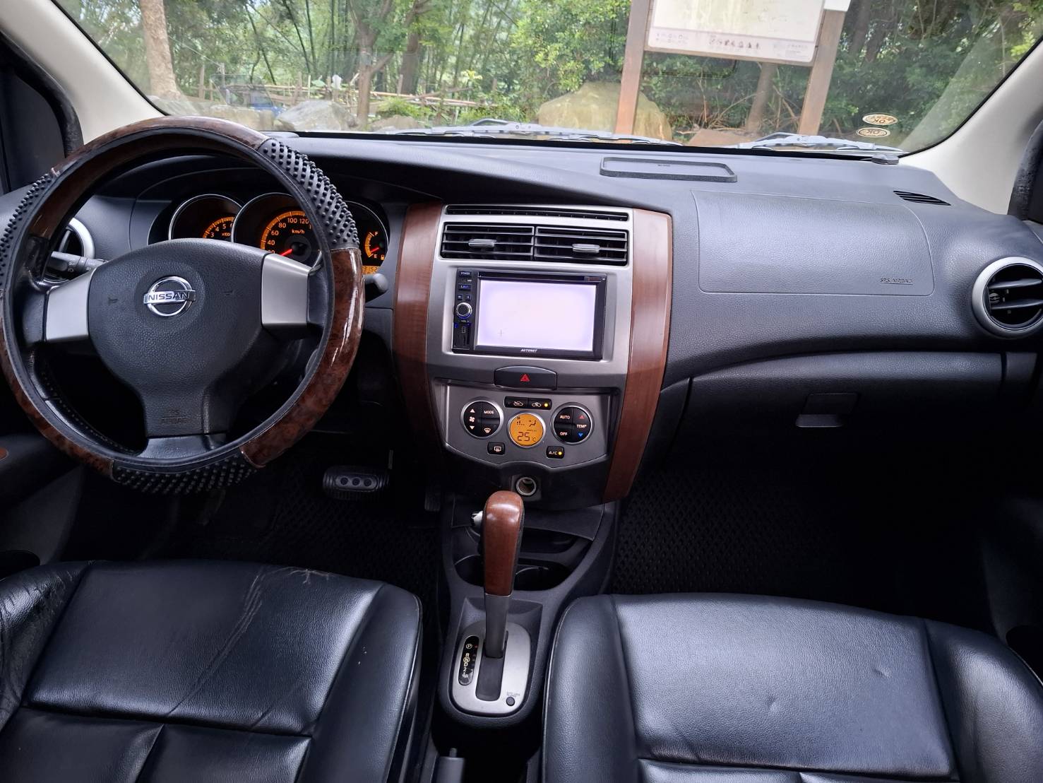 2011年NISSAN LIVINA 1.8 省油7人座車 實用便宜超大空間~網路驚喜價 想跑市場做個小生意經濟實惠 要買要快 歡迎來電預約賞車💗LINE goo5168 💗洽0912-423-585 宋小姐貸款專辦 強力過件  第15張相片
