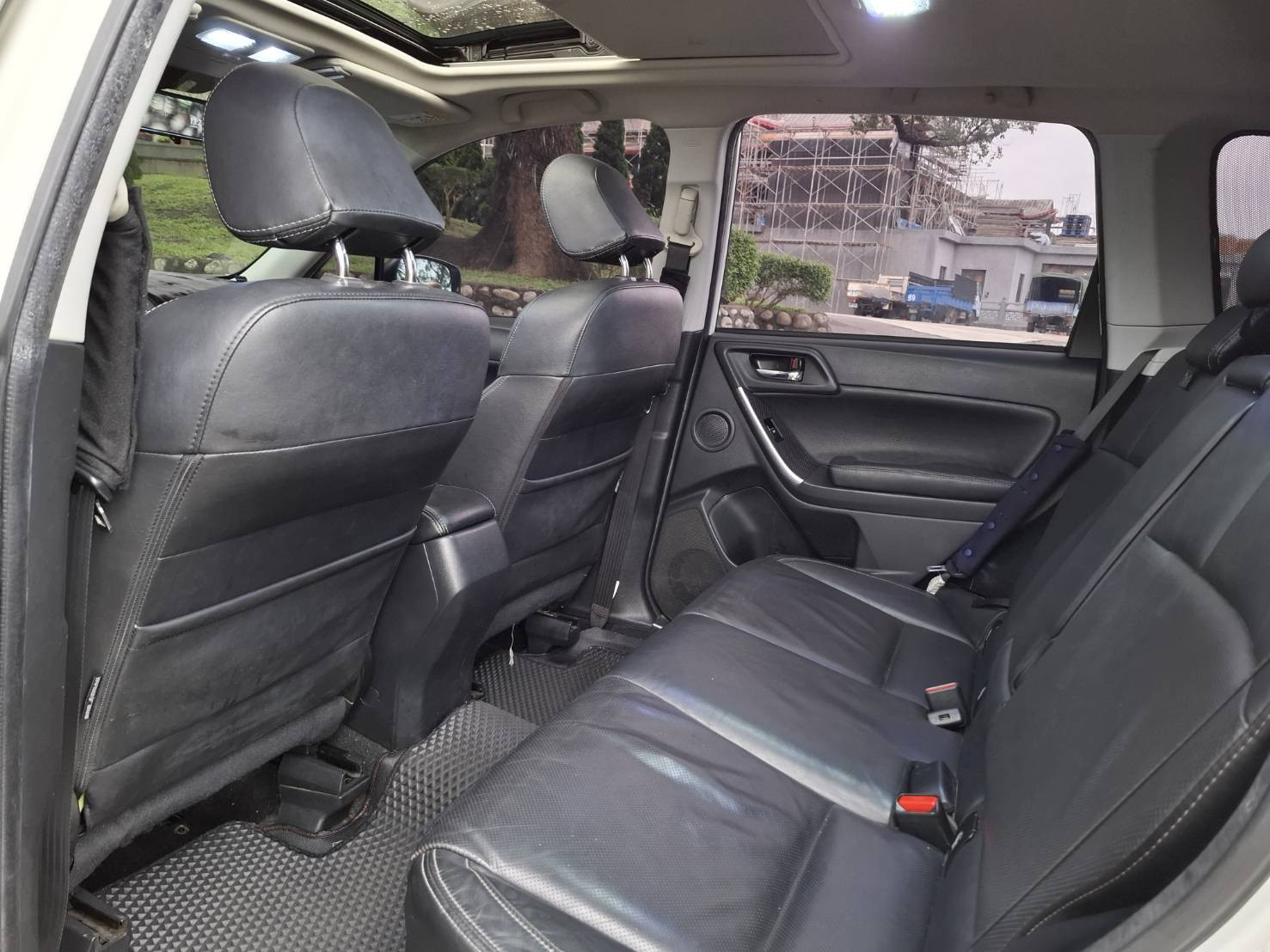  2016 SUBARU FORESTER XT 2.0  渦輪動力強勁 全時四驅穩定好開 性能實用一次擁有 歡迎預約賞車 LINE：goo5168 洽詢電話：0912423585 宋小姐 貸款專辦 強力過件  第5張相片