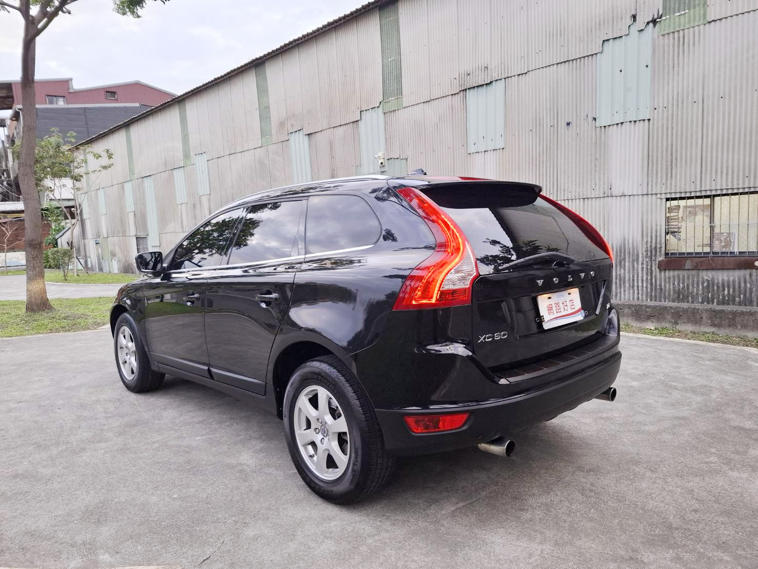 2012年 VOLVO XC60 T5 旗艦版 渦輪增壓動力 順暢好開 推力飽滿 典雅黑外觀 質感內裝 舒適寬敞 歡迎預約賞車 LINE：goo5168 洽詢電話：0912423585 宋小姐  第11張相片