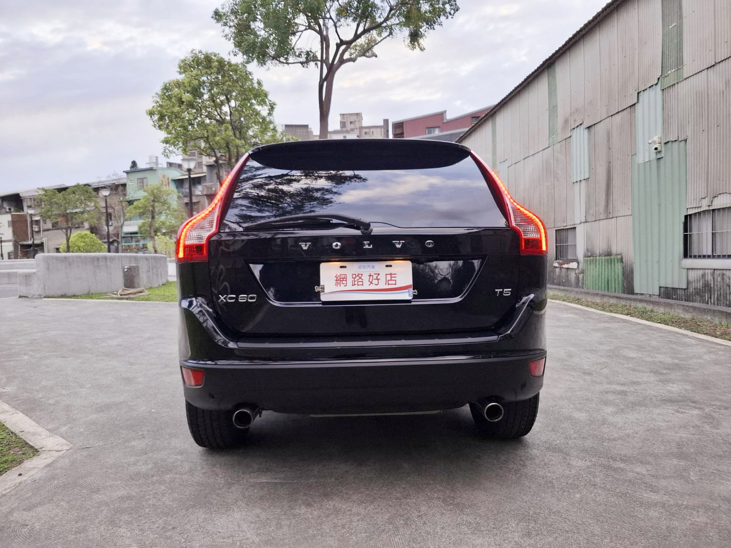 2012年 VOLVO XC60 T5 旗艦版 渦輪增壓動力 順暢好開 推力飽滿 典雅黑外觀 質感內裝 舒適寬敞 歡迎預約賞車 LINE：goo5168 洽詢電話：0912423585 宋小姐  第13張相片