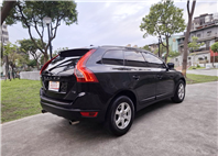 2012年 VOLVO XC60 T5 旗艦版 渦輪增壓動力 順暢好開 推力飽滿 典雅黑外觀 質感內裝 舒適寬敞 歡迎預約賞車 LINE：goo5168 洽詢電話：0912423585 宋小姐  第14張縮圖