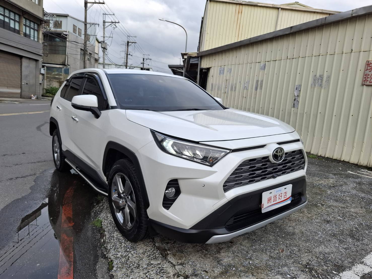 2021 TOYOTA RAV4  5代 旗艦版 保值 空間大 安全性高 省油耐用 家庭人氣王超值入主熱門休旅不是夢 歡迎預約賞車LINE：goo5168 洽詢電話：0912423585 宋小姐 貸款專辦 強力過件  第2張相片