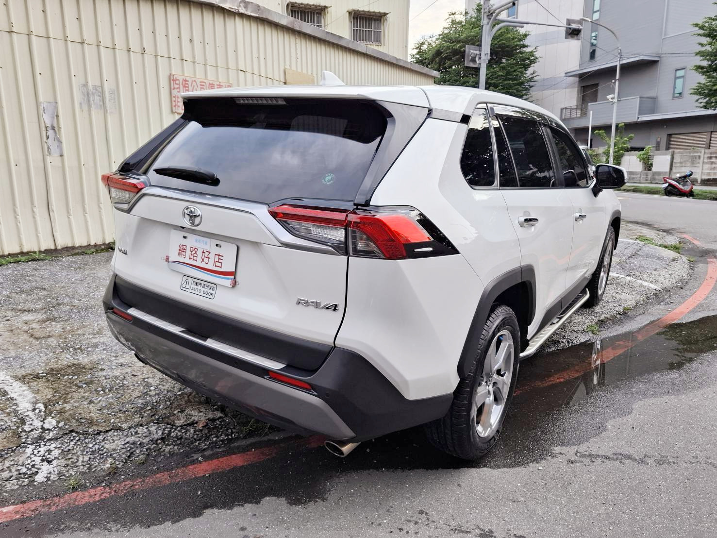 2021 TOYOTA RAV4  5代 旗艦版 保值 空間大 安全性高 省油耐用 家庭人氣王超值入主熱門休旅不是夢 歡迎預約賞車LINE：goo5168 洽詢電話：0912423585 宋小姐 貸款專辦 強力過件  第14張相片