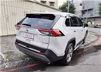 2021 TOYOTA RAV4  5代 旗艦版 保值 空間大 安全性高 省油耐用 家庭人氣王超值入主熱門休旅不是夢 歡迎預約賞車LINE：goo5168 洽詢電話：0912423585 宋小姐 貸款專辦 強力過件  第14張縮圖