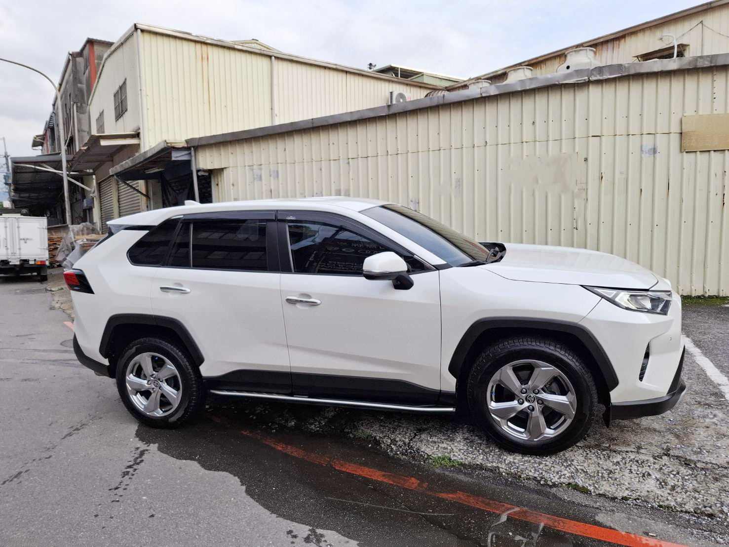 2021 TOYOTA RAV4  5代 旗艦版 保值 空間大 安全性高 省油耐用 家庭人氣王超值入主熱門休旅不是夢 歡迎預約賞車LINE：goo5168 洽詢電話：0912423585 宋小姐 貸款專辦 強力過件  第15張相片