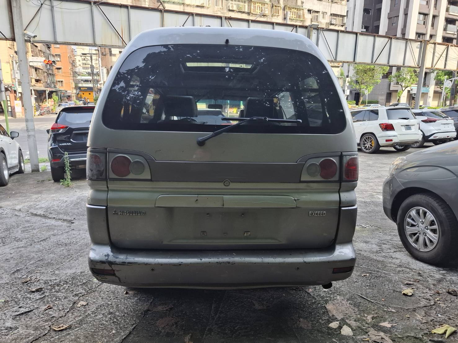 2003 Mitsubishi Space Gear 2.4 超低價釋出 只要 5.8 萬 有車比沒車好 2.4L 動力 耐操好養  超大空間 客貨兩用 歡迎電洽預約看車 LINE：goo5168 洽詢電話：0912423585 宋小姐  第13張相片