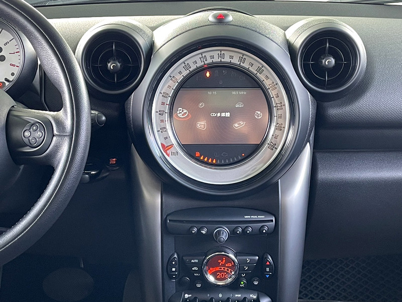 【聯絡專線 0987-252-408】迷你 Countryman Cooper1.6 R60 認證車 跑13萬 HID頭燈 恆溫 定速 影音螢幕 全額貸月繳8千內  第5張相片