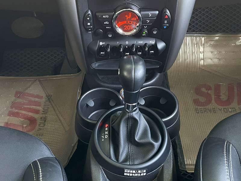 【聯絡專線 0987-252-408】迷你 Countryman Cooper1.6 R60 認證車 跑13萬 HID頭燈 恆溫 定速 影音螢幕 全額貸月繳8千內  第6張相片