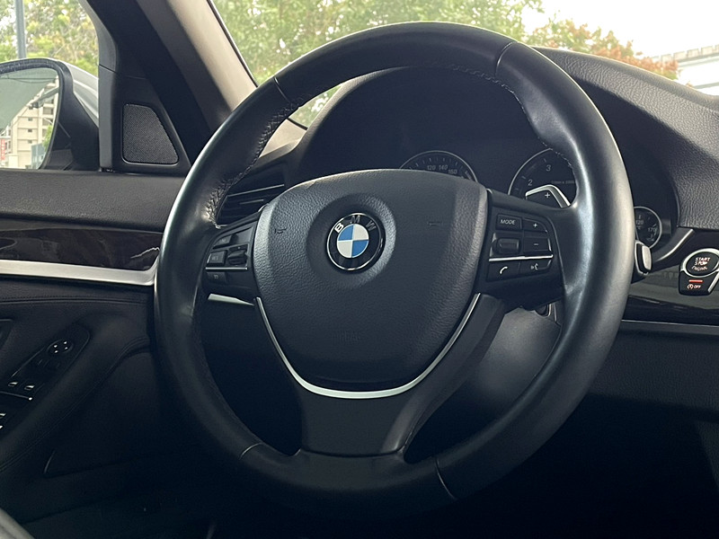 【聯絡專線 0987-252-408】BMW 520i 總代理 F10 認證車原版件 一鍵啟動 雙區恆溫 天窗 電動尾門 全額貸月繳9千內  第3張相片