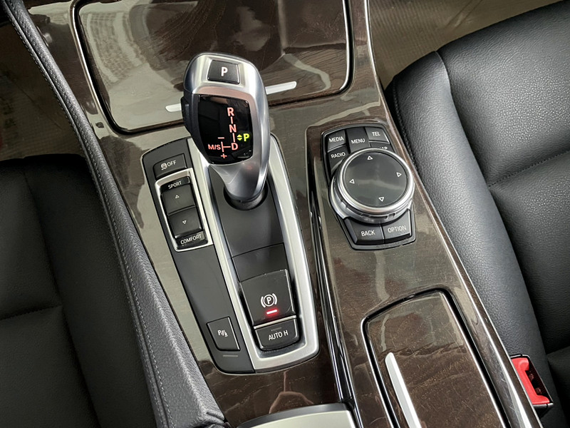 【聯絡專線 0987-252-408】BMW 520i 總代理 F10 認證車原版件 一鍵啟動 雙區恆溫 天窗 電動尾門 全額貸月繳9千內  第6張相片