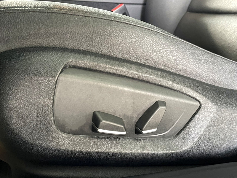 【聯絡專線 0987-252-408】BMW 520i 總代理 F10 認證車原版件 一鍵啟動 雙區恆溫 天窗 電動尾門 全額貸月繳9千內  第9張相片