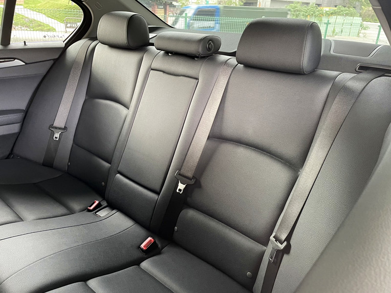 【聯絡專線 0987-252-408】BMW 520i 總代理 F10 認證車原版件 一鍵啟動 雙區恆溫 天窗 電動尾門 全額貸月繳9千內  第10張相片