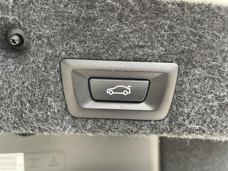 【聯絡專線 0987-252-408】BMW 520i 總代理 F10 認證車原版件 一鍵啟動 雙區恆溫 天窗 電動尾門 全額貸月繳9千內  第17張相片