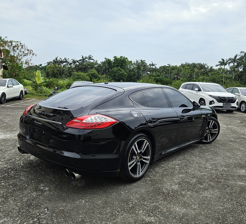 PORSCHE  PANAMERA 3.6 V6  用國產車的預算入手保時捷 電話:0906670160  第2張相片