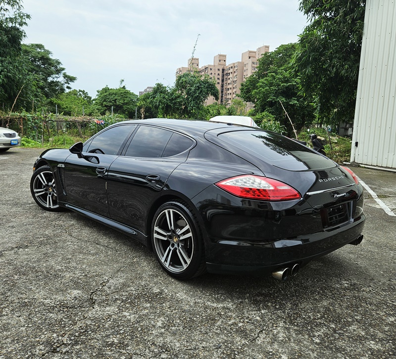 PORSCHE  PANAMERA 3.6 V6  用國產車的預算入手保時捷 電話:0906670160  第3張相片