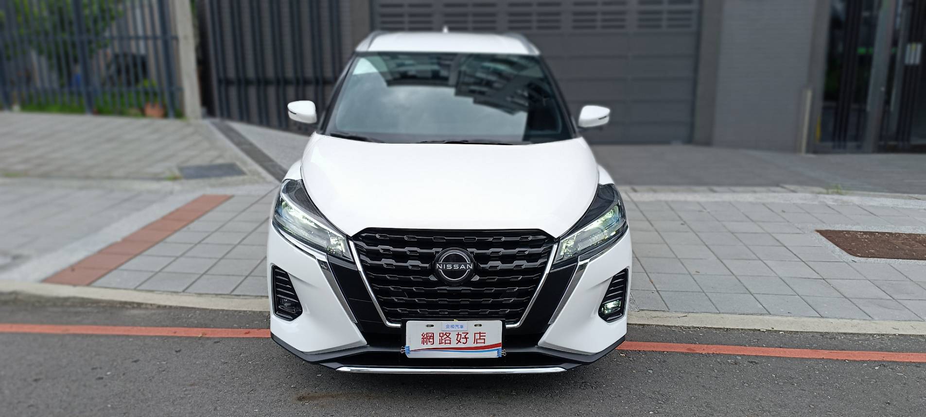 🚗【2023 NISSAN KICKS 旗艦版】 💥超低里程 3.1萬公里 💥最頂級配備 💰只要 4000元！就能把這台幾乎新車開回家～還可能找錢回家⁉️支援(CarPlay Android Auto)  第1張相片