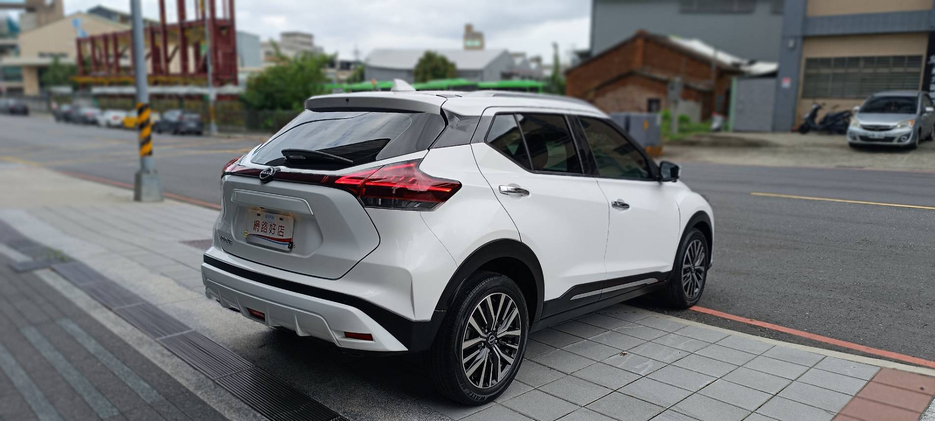 🚗【2023 NISSAN KICKS 旗艦版】 💥超低里程 3.1萬公里 💥最頂級配備 💰只要 4000元！就能把這台幾乎新車開回家～還可能找錢回家⁉️支援(CarPlay Android Auto)  第4張相片
