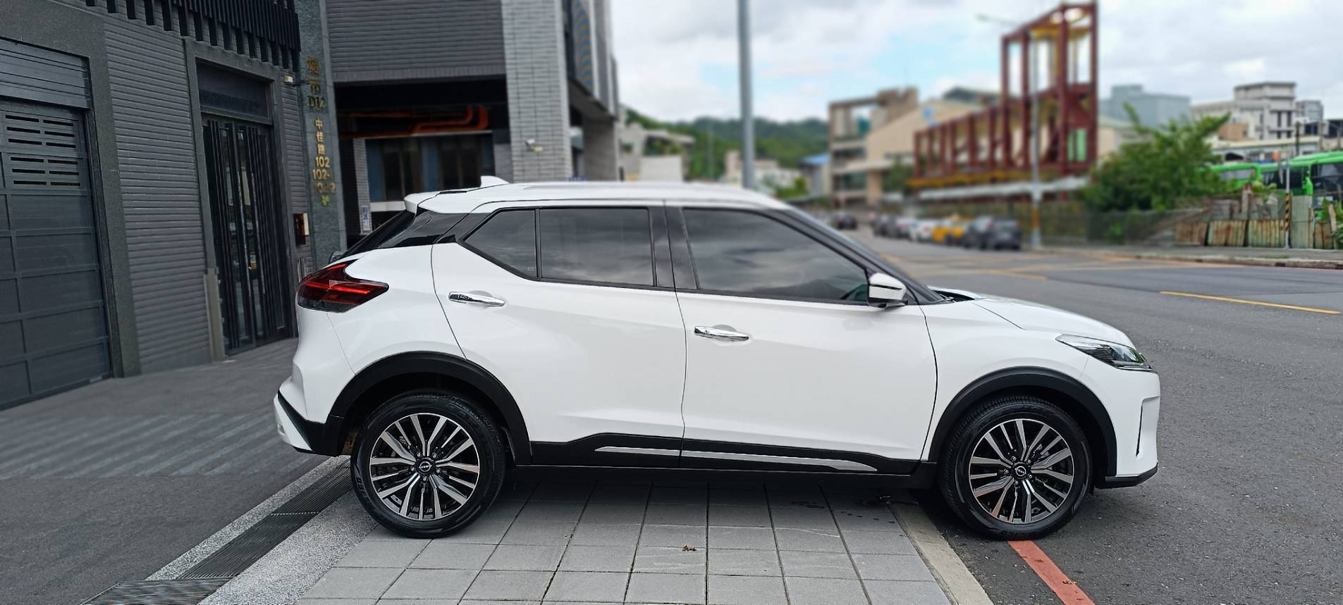 🚗【2023 NISSAN KICKS 旗艦版】 💥超低里程 3.1萬公里 💥最頂級配備 💰只要 4000元！就能把這台幾乎新車開回家～還可能找錢回家⁉️支援(CarPlay Android Auto)  第7張相片