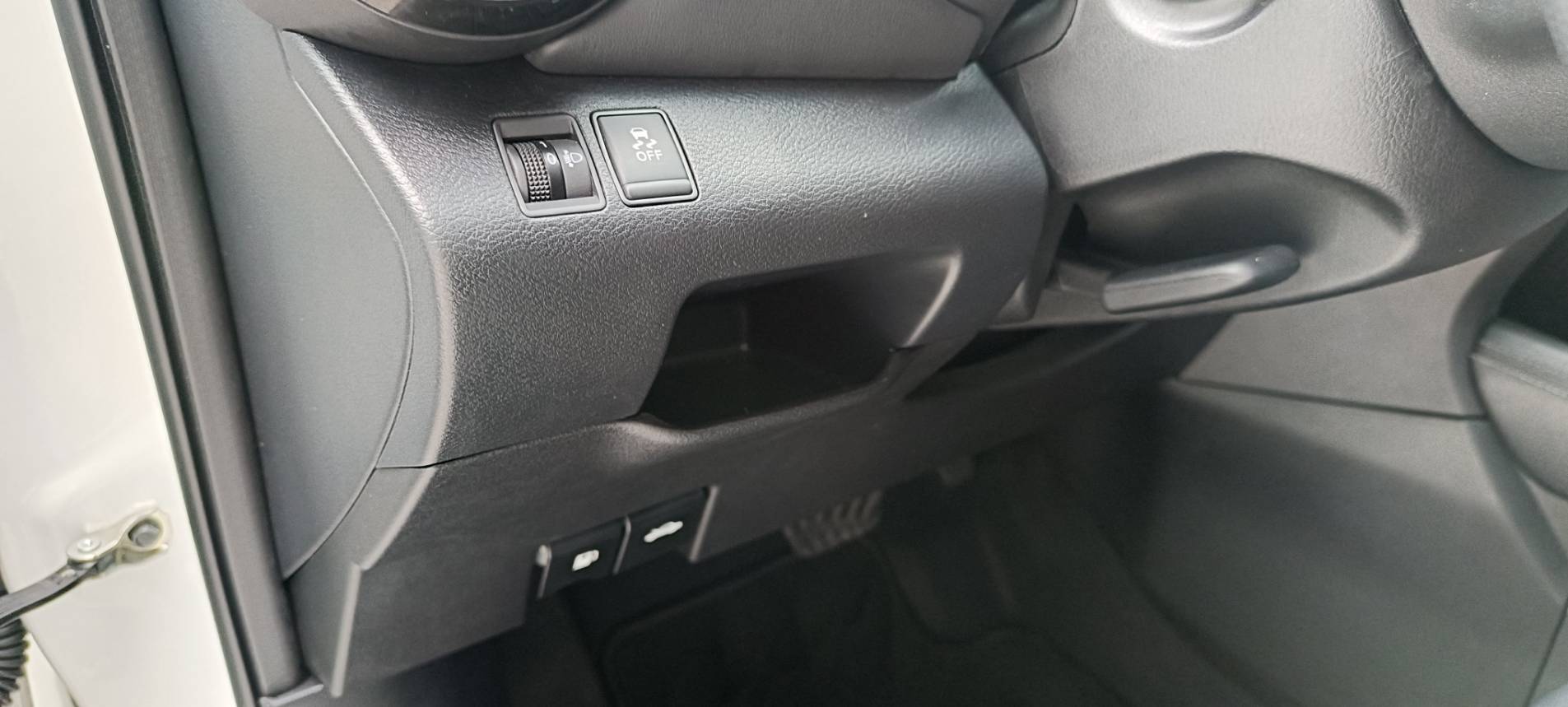 🚗【2023 NISSAN KICKS 旗艦版】 💥超低里程 3.1萬公里 💥最頂級配備 💰只要 4000元！就能把這台幾乎新車開回家～還可能找錢回家⁉️支援(CarPlay Android Auto)  第8張相片