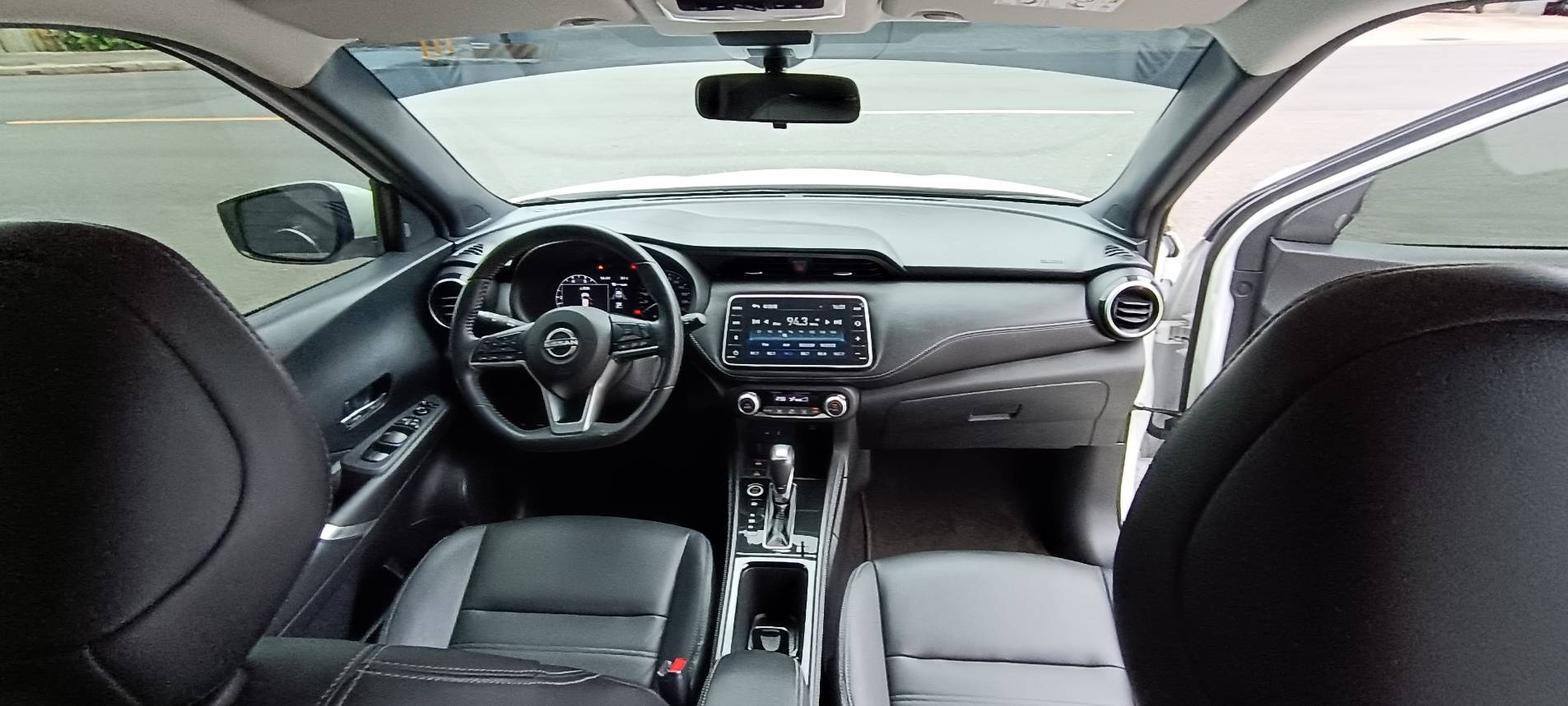 🚗【2023 NISSAN KICKS 旗艦版】 💥超低里程 3.1萬公里 💥最頂級配備 💰只要 4000元！就能把這台幾乎新車開回家～還可能找錢回家⁉️支援(CarPlay Android Auto)  第9張相片