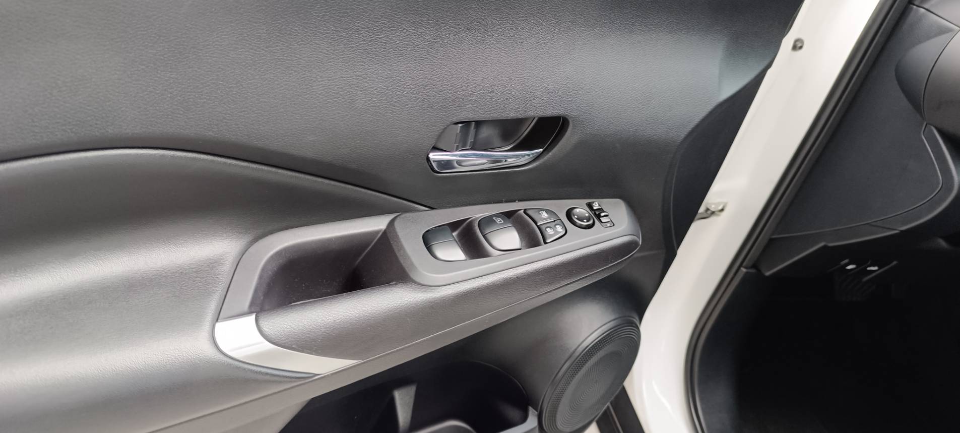 🚗【2023 NISSAN KICKS 旗艦版】 💥超低里程 3.1萬公里 💥最頂級配備 💰只要 4000元！就能把這台幾乎新車開回家～還可能找錢回家⁉️支援(CarPlay Android Auto)  第10張相片