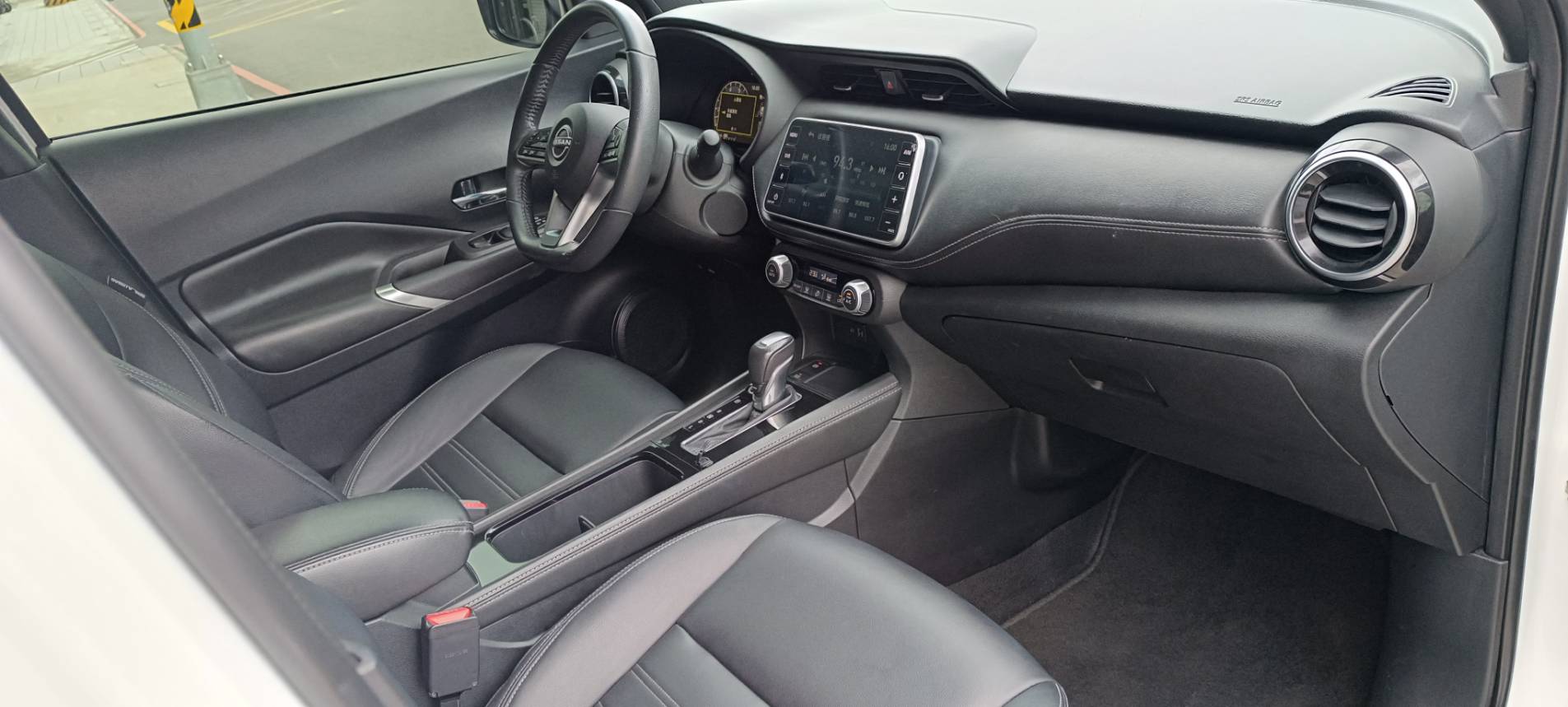 🚗【2023 NISSAN KICKS 旗艦版】 💥超低里程 3.1萬公里 💥最頂級配備 💰只要 4000元！就能把這台幾乎新車開回家～還可能找錢回家⁉️支援(CarPlay Android Auto)  第12張相片