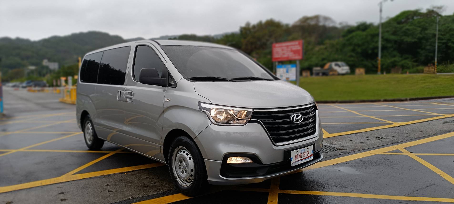 2018 19款式 Hyundai Starex 現代 史塔瑞絲 尊貴型 【事業家庭兩相宜】原裝進口、柴油有力！生意載貨，事業與家庭的最佳拍檔！也能全家大小出遊的超級好幫手  第3張相片