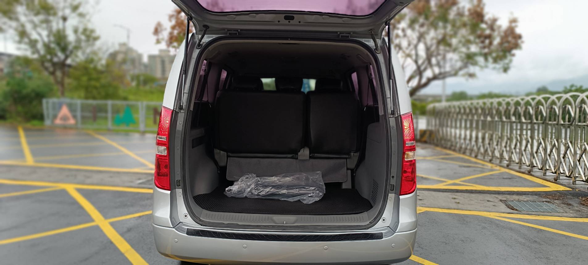 2018 19款式 Hyundai Starex 現代 史塔瑞絲 尊貴型 【事業家庭兩相宜】原裝進口、柴油有力！生意載貨，事業與家庭的最佳拍檔！也能全家大小出遊的超級好幫手  第7張相片