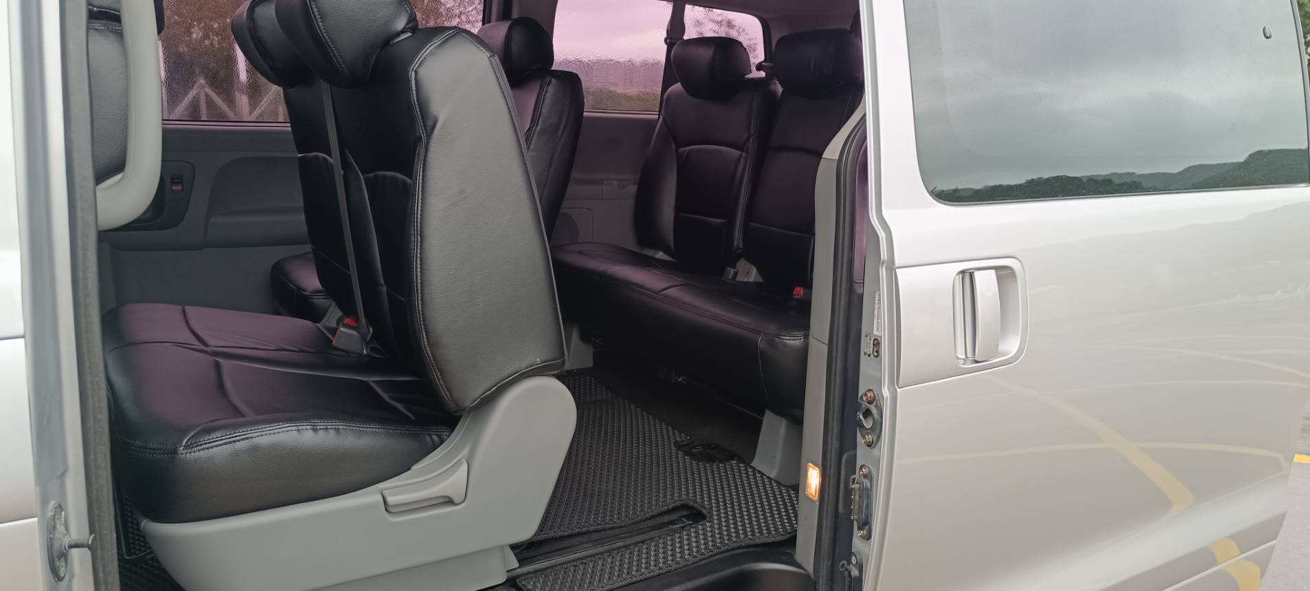 2018 19款式 Hyundai Starex 現代 史塔瑞絲 尊貴型 【事業家庭兩相宜】原裝進口、柴油有力！生意載貨，事業與家庭的最佳拍檔！也能全家大小出遊的超級好幫手  第10張相片