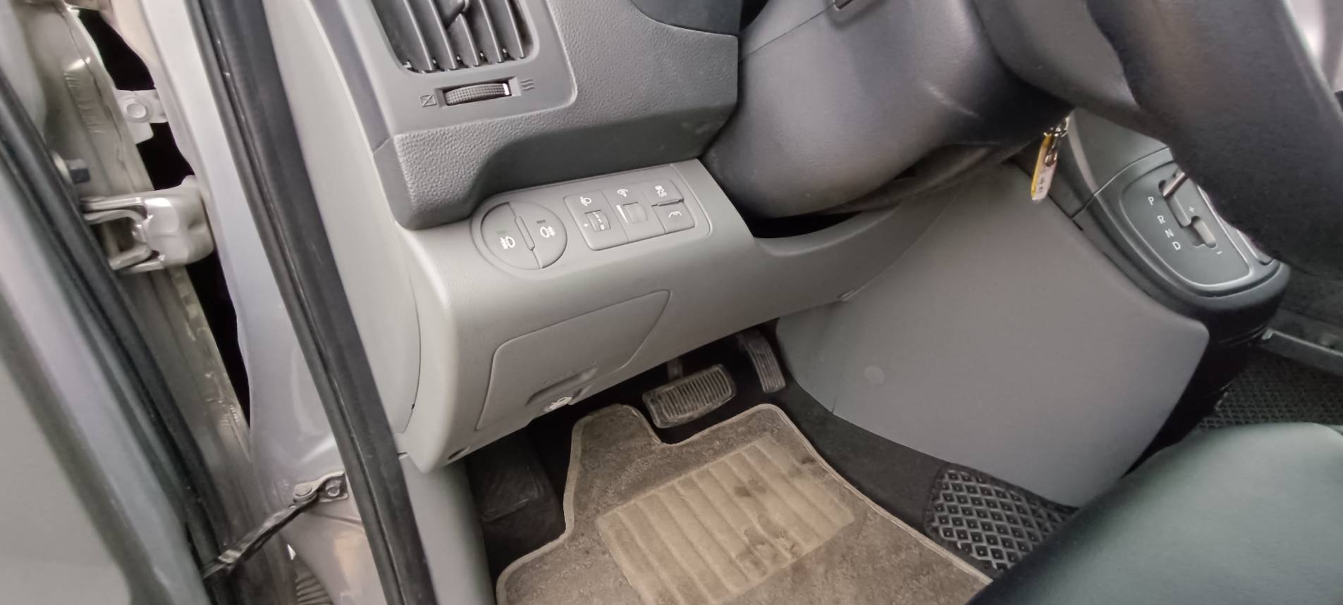 2018 19款式 Hyundai Starex 現代 史塔瑞絲 尊貴型 【事業家庭兩相宜】原裝進口、柴油有力！生意載貨，事業與家庭的最佳拍檔！也能全家大小出遊的超級好幫手  第12張相片