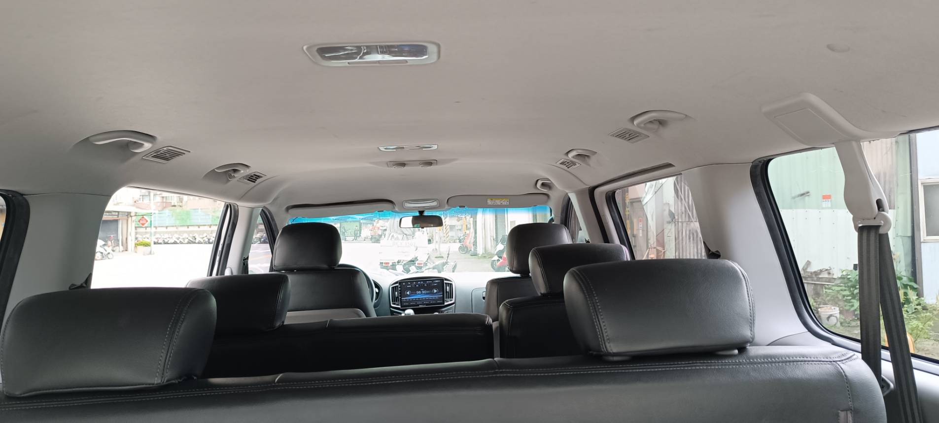 2018 19款式 Hyundai Starex 現代 史塔瑞絲 尊貴型 【事業家庭兩相宜】原裝進口、柴油有力！生意載貨，事業與家庭的最佳拍檔！也能全家大小出遊的超級好幫手  第13張相片